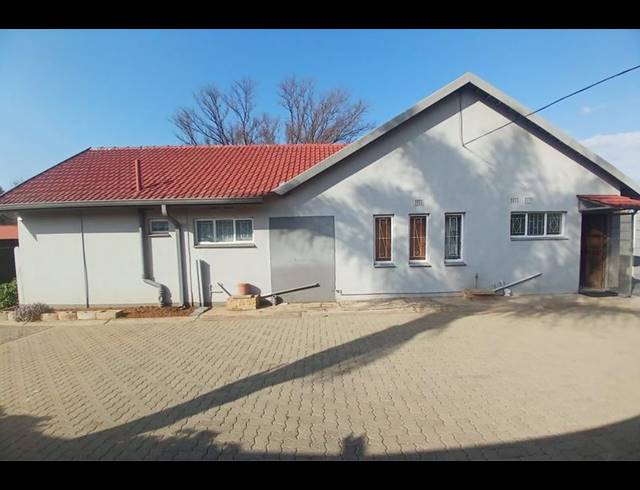 4 BEDROOM HOUSE FOR SALE IN GENL ALBERTS PARK